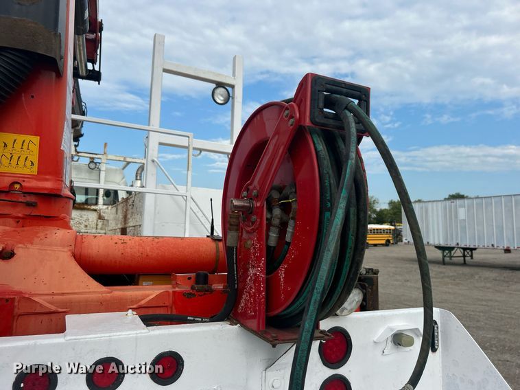 image for item EG1004 2007 Freightliner  Business Class M2 crane truck