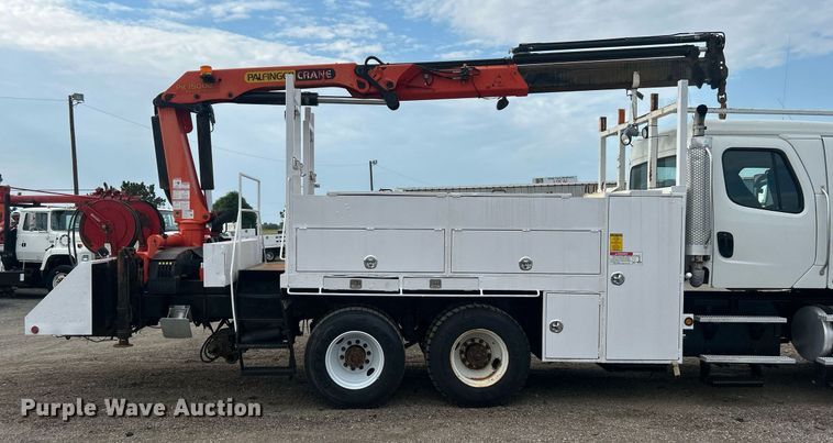 image for item EG1004 2007 Freightliner  Business Class M2 crane truck