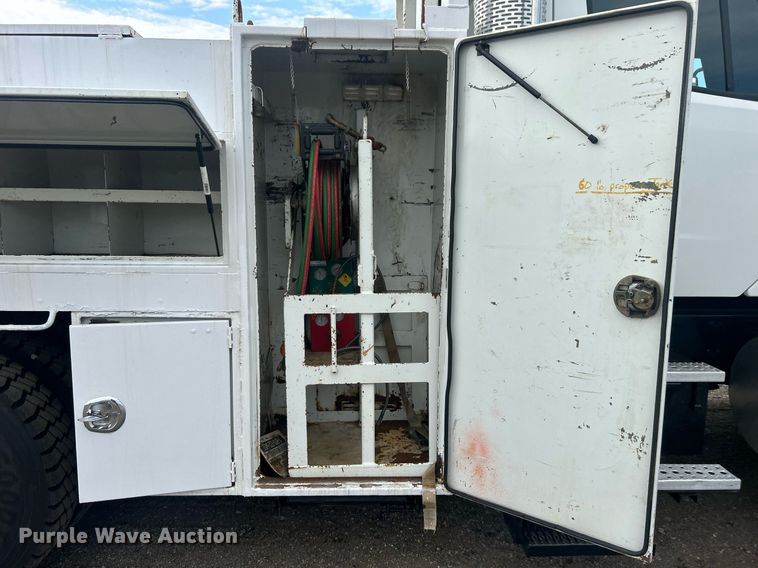 image for item EG1004 2007 Freightliner  Business Class M2 crane truck