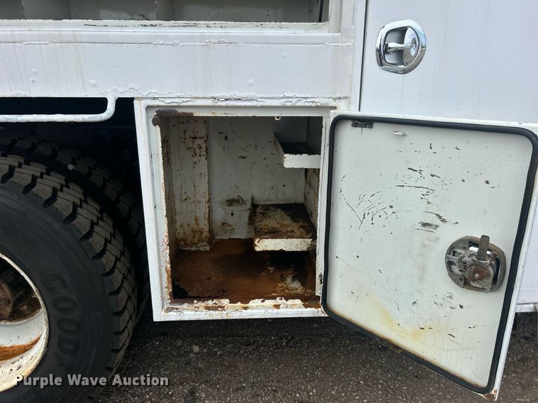 image for item EG1004 2007 Freightliner  Business Class M2 crane truck