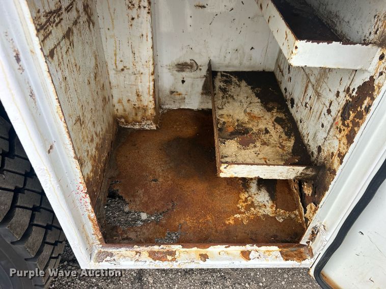 image for item EG1004 2007 Freightliner  Business Class M2 crane truck