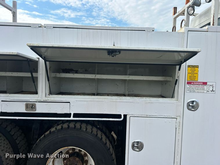 image for item EG1004 2007 Freightliner  Business Class M2 crane truck