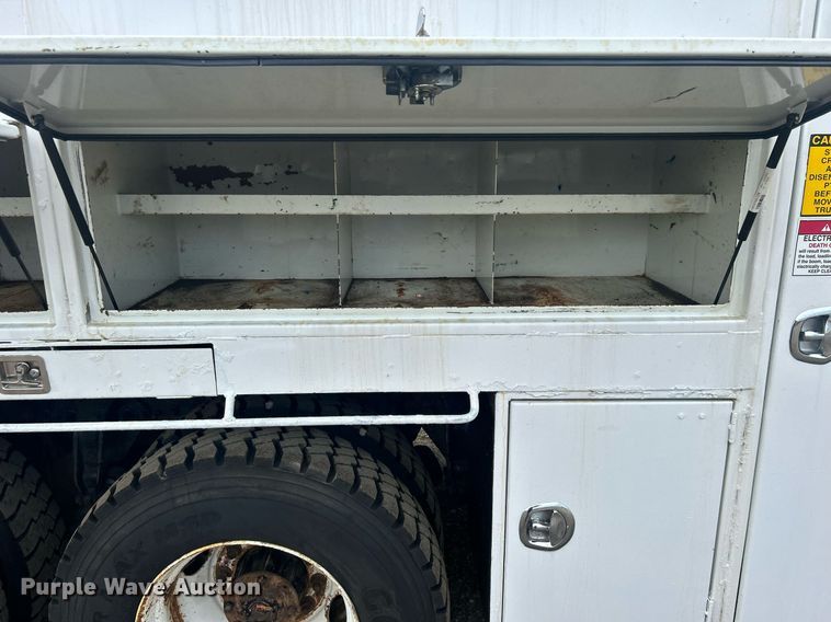 image for item EG1004 2007 Freightliner  Business Class M2 crane truck