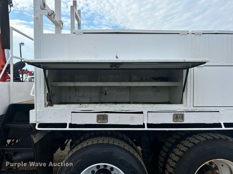 image for item EG1004 2007 Freightliner  Business Class M2 crane truck