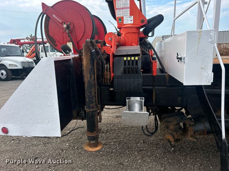 image for item EG1004 2007 Freightliner  Business Class M2 crane truck