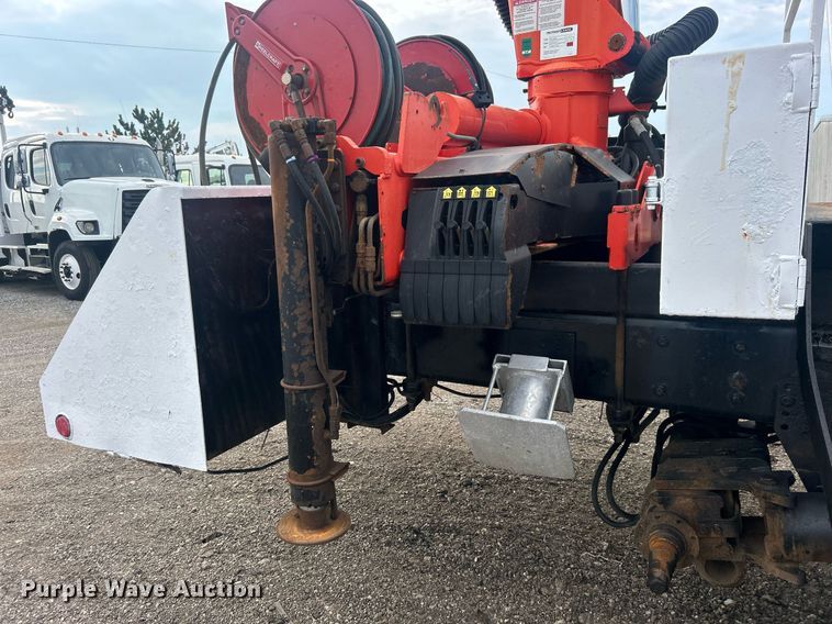 image for item EG1004 2007 Freightliner  Business Class M2 crane truck