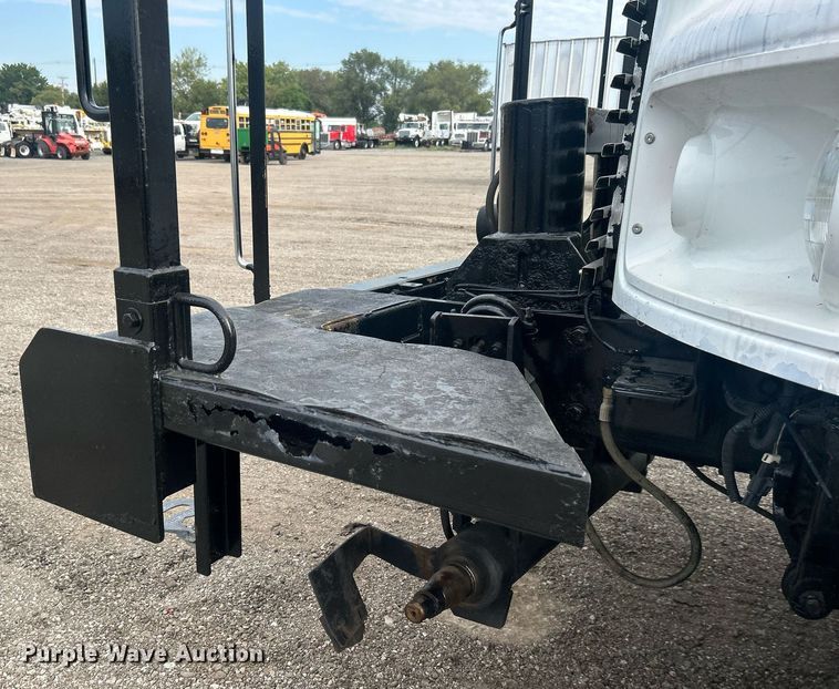 image for item EG1004 2007 Freightliner  Business Class M2 crane truck