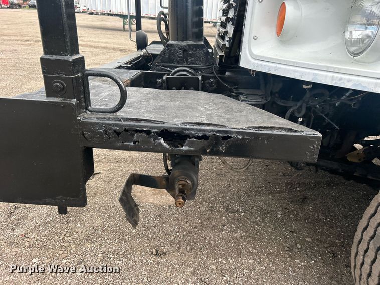 image for item EG1004 2007 Freightliner  Business Class M2 crane truck