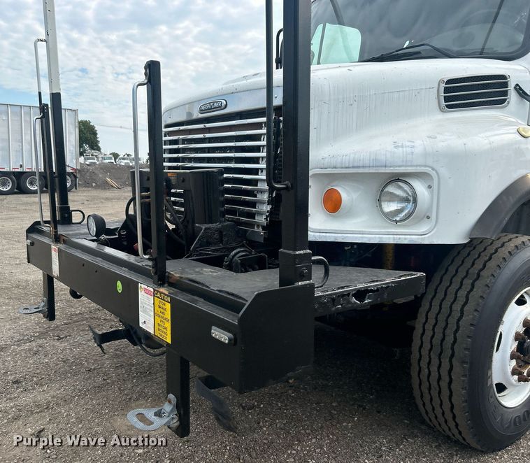 image for item EG1004 2007 Freightliner  Business Class M2 crane truck