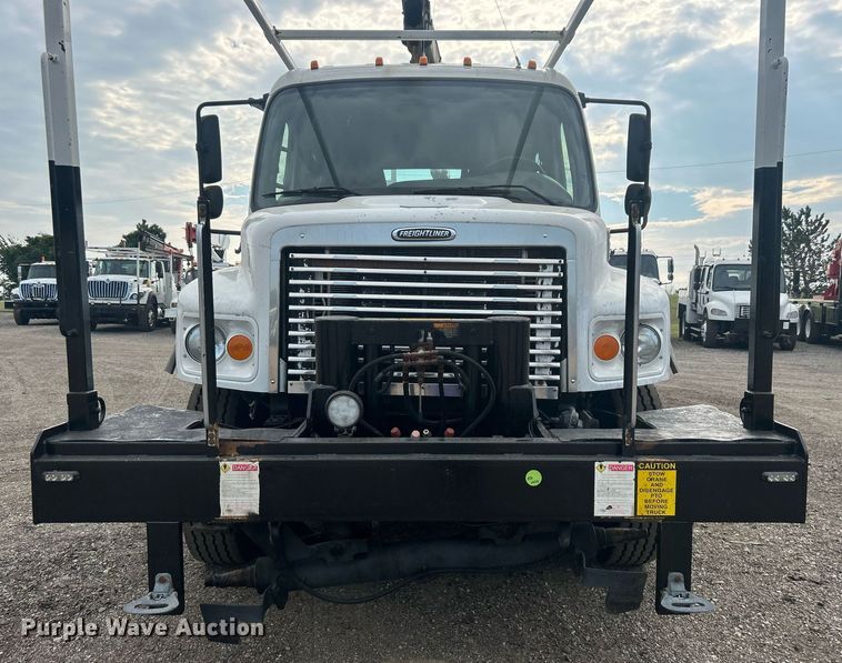 image for item EG1004 2007 Freightliner  Business Class M2 crane truck