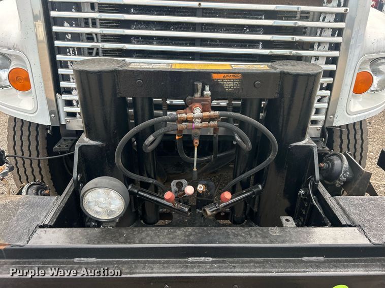 image for item EG1004 2007 Freightliner  Business Class M2 crane truck