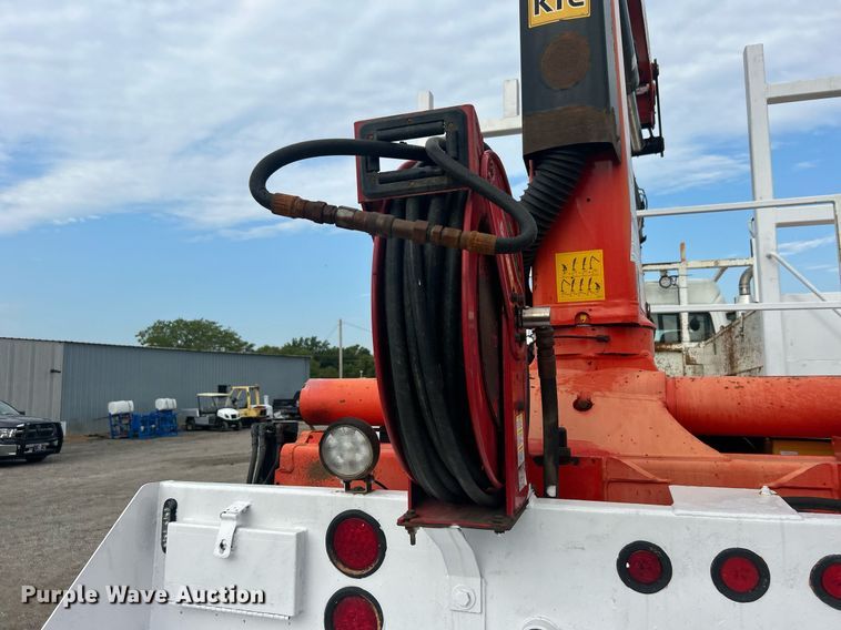 image for item EG1004 2007 Freightliner  Business Class M2 crane truck