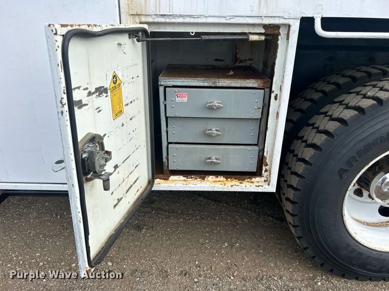 image for item EG1004 2007 Freightliner  Business Class M2 crane truck