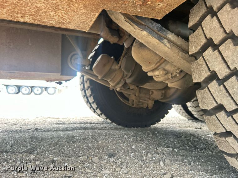 image for item EG1004 2007 Freightliner  Business Class M2 crane truck