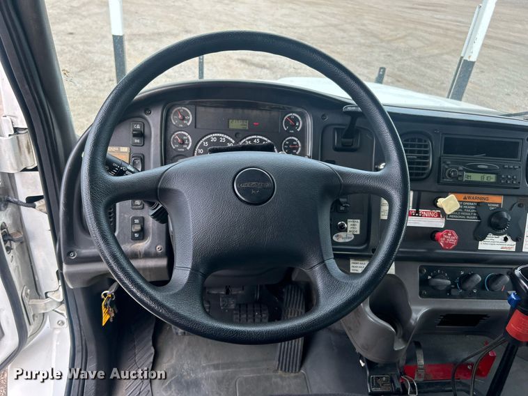 image for item EG1004 2007 Freightliner  Business Class M2 crane truck