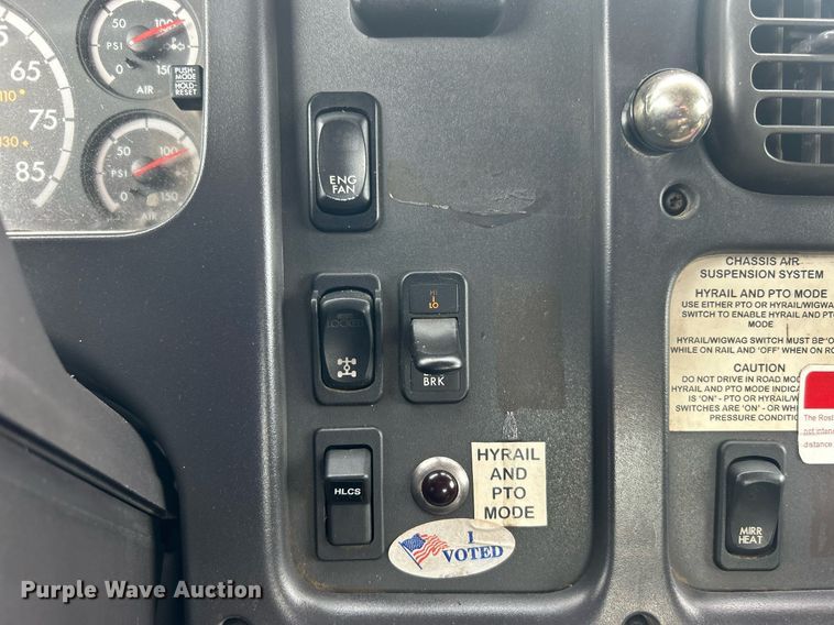 image for item EG1004 2007 Freightliner  Business Class M2 crane truck