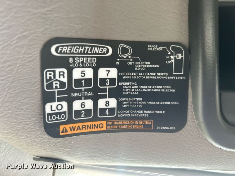 image for item EG1004 2007 Freightliner  Business Class M2 crane truck