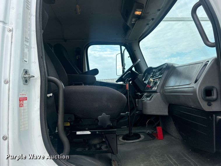 image for item EG1004 2007 Freightliner  Business Class M2 crane truck