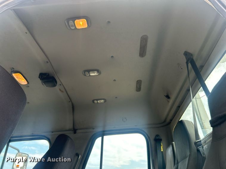 image for item EG1004 2007 Freightliner  Business Class M2 crane truck