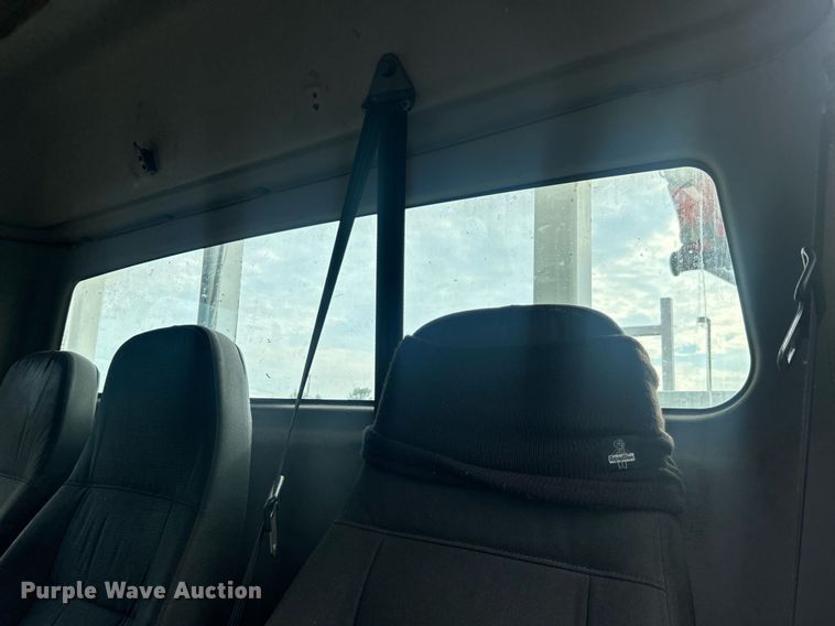 image for item EG1004 2007 Freightliner  Business Class M2 crane truck