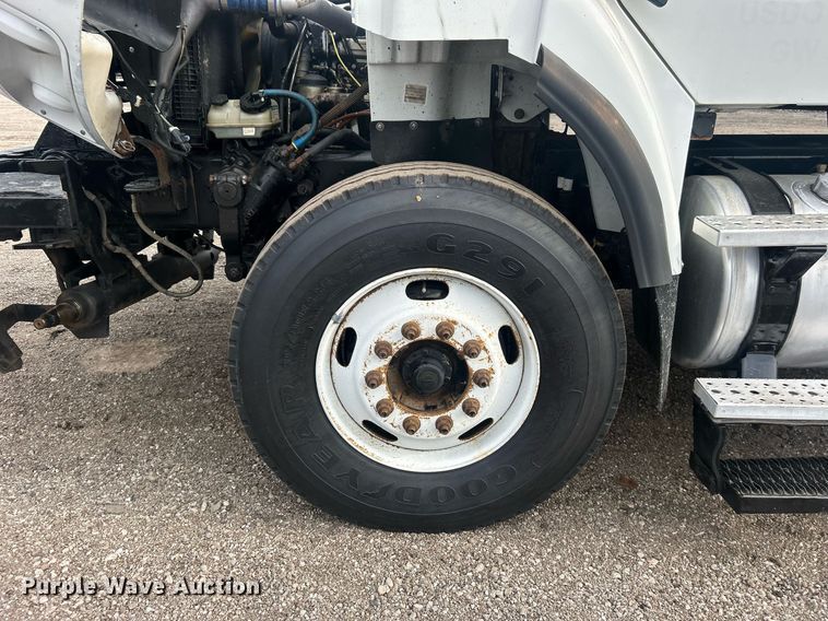 image for item EG1004 2007 Freightliner  Business Class M2 crane truck