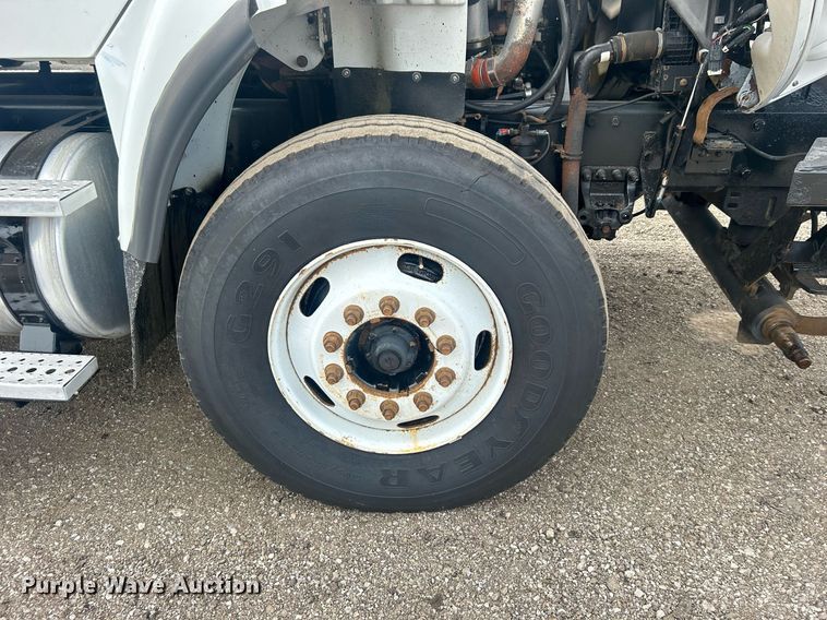 image for item EG1004 2007 Freightliner  Business Class M2 crane truck