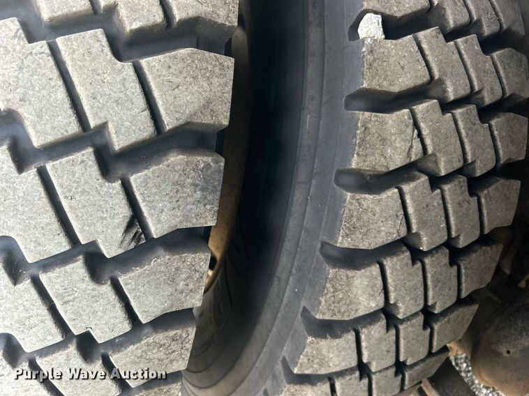 image for item EG1004 2007 Freightliner  Business Class M2 crane truck