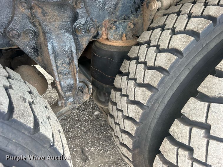 image for item EG1004 2007 Freightliner  Business Class M2 crane truck