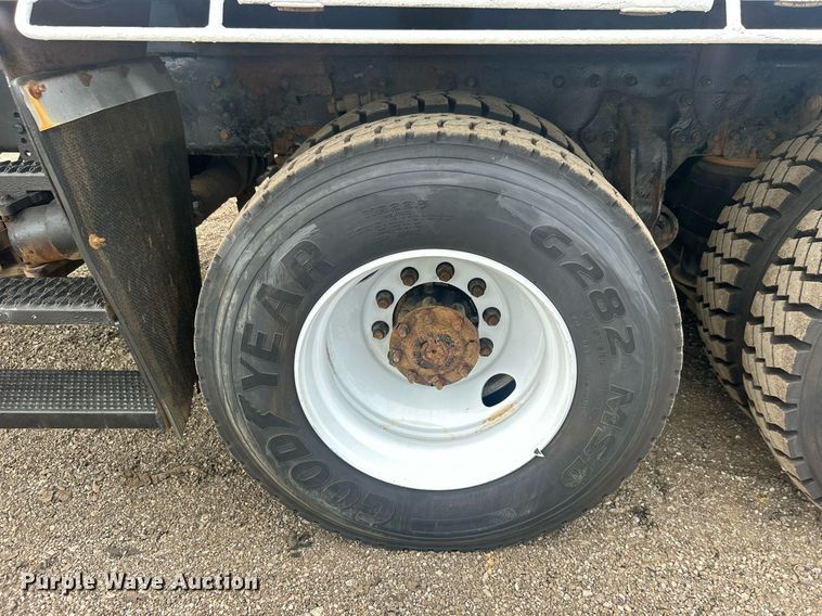 image for item EG1004 2007 Freightliner  Business Class M2 crane truck