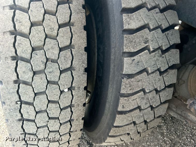 image for item EG1004 2007 Freightliner  Business Class M2 crane truck