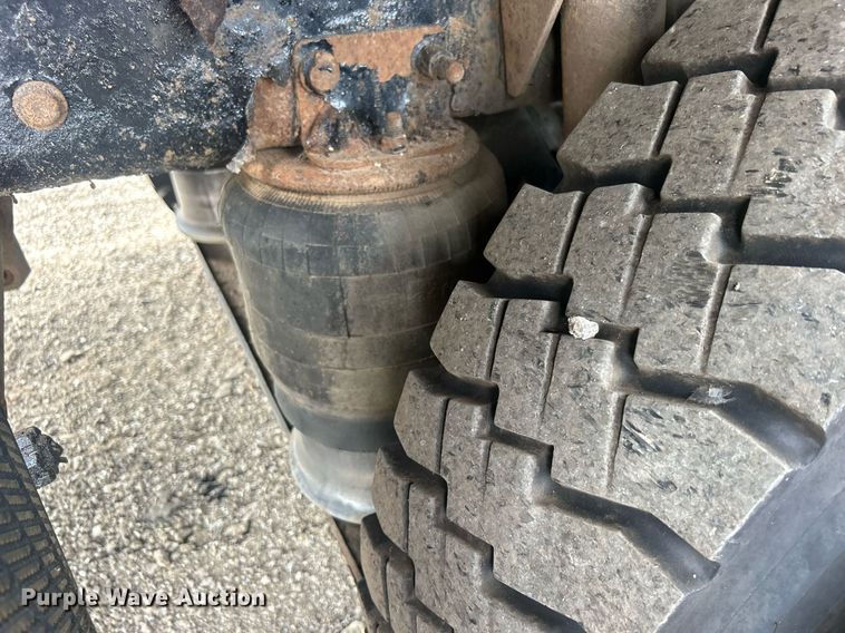 image for item EG1004 2007 Freightliner  Business Class M2 crane truck