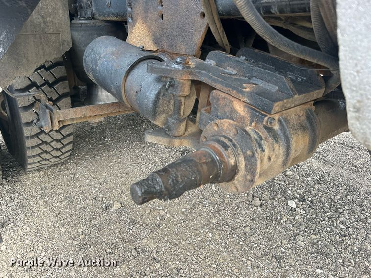 image for item EG1004 2007 Freightliner  Business Class M2 crane truck