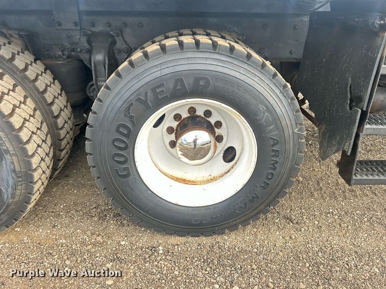 image for item EG1004 2007 Freightliner  Business Class M2 crane truck