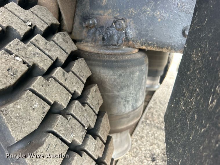 image for item EG1004 2007 Freightliner  Business Class M2 crane truck