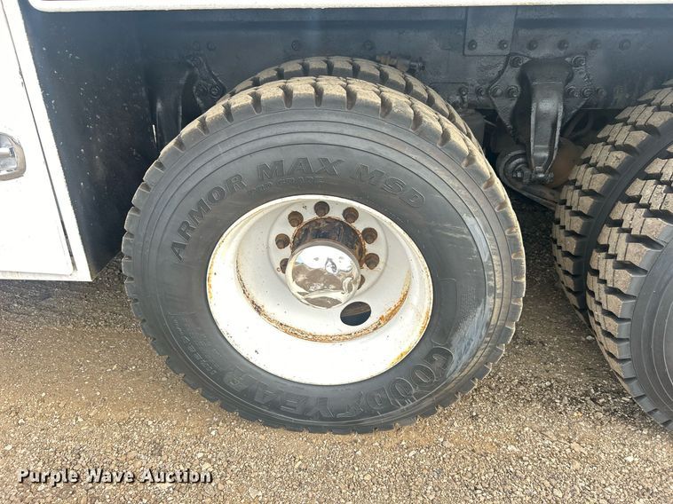 image for item EG1004 2007 Freightliner  Business Class M2 crane truck