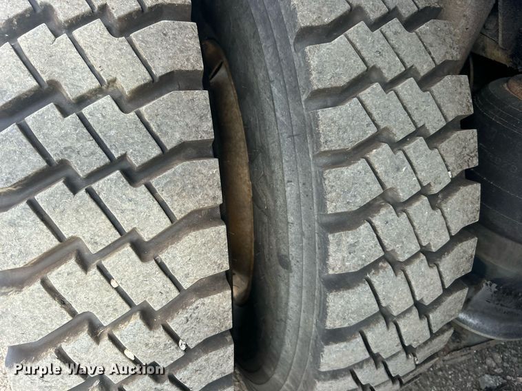 image for item EG1004 2007 Freightliner  Business Class M2 crane truck