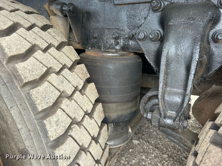 image for item EG1004 2007 Freightliner  Business Class M2 crane truck