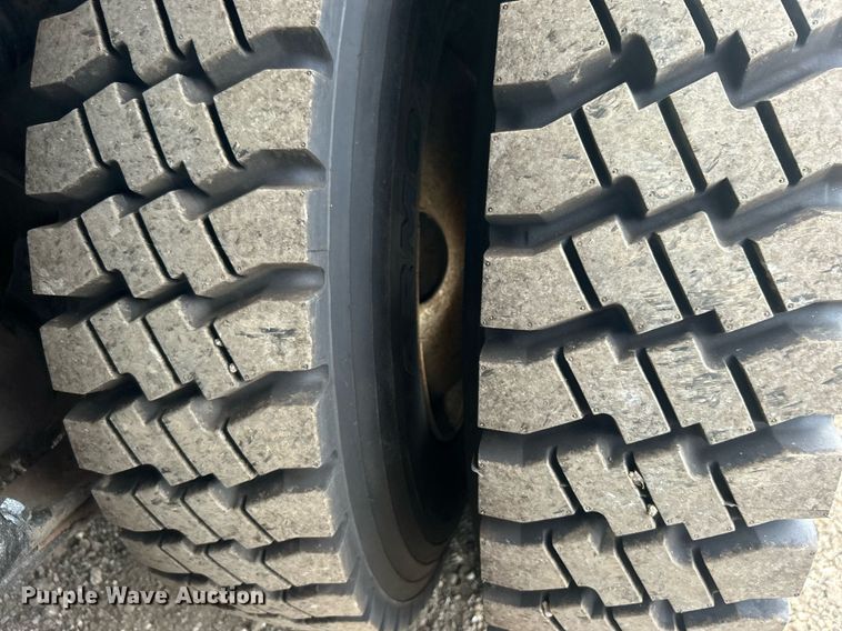 image for item EG1004 2007 Freightliner  Business Class M2 crane truck