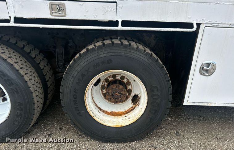 image for item EG1004 2007 Freightliner  Business Class M2 crane truck