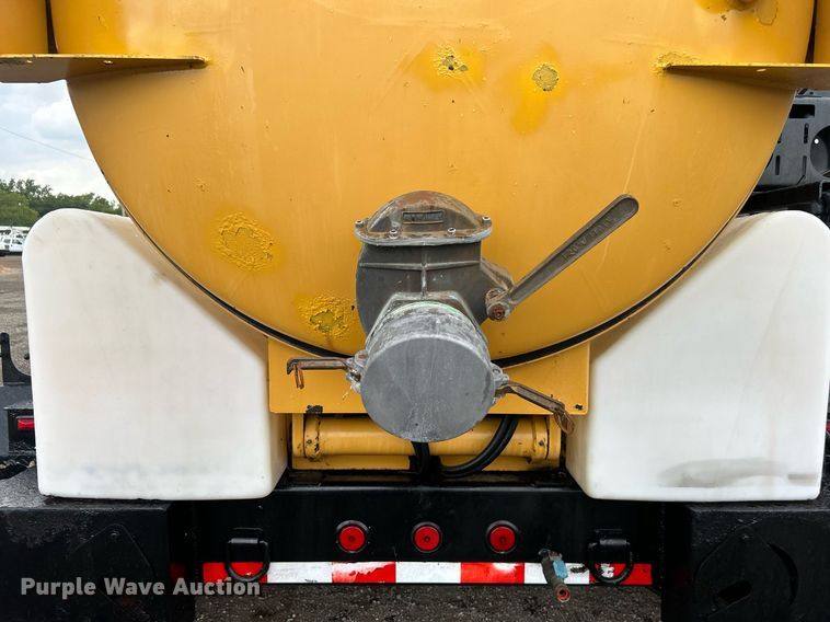 image for item EG1013 2004 Vac-Tec 959 vacuum excavator