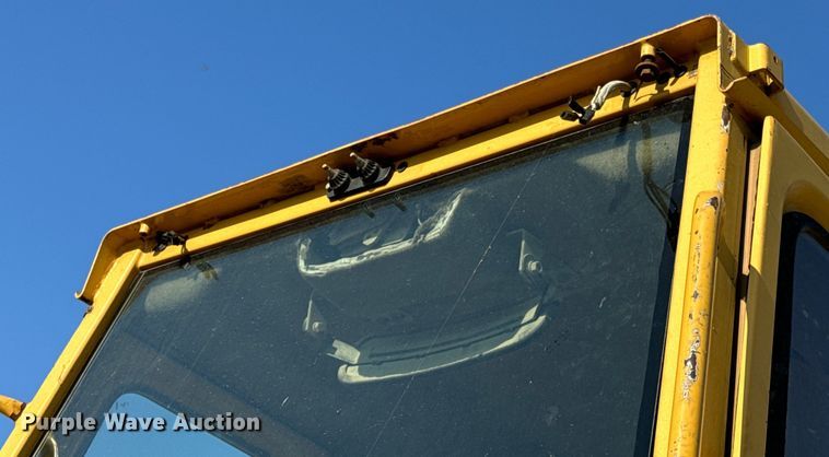 image for item EH6985 1993 Caterpillar 953B track loader