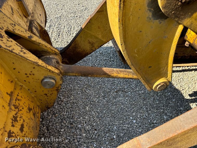 image for item EH6985 1993 Caterpillar 953B track loader