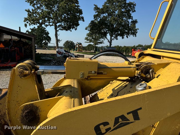 image for item EH6985 1993 Caterpillar 953B track loader