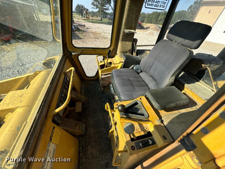 image for item EH6985 1993 Caterpillar 953B track loader