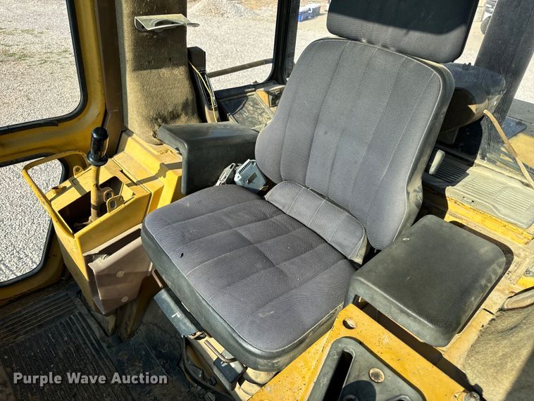 image for item EH6985 1993 Caterpillar 953B track loader