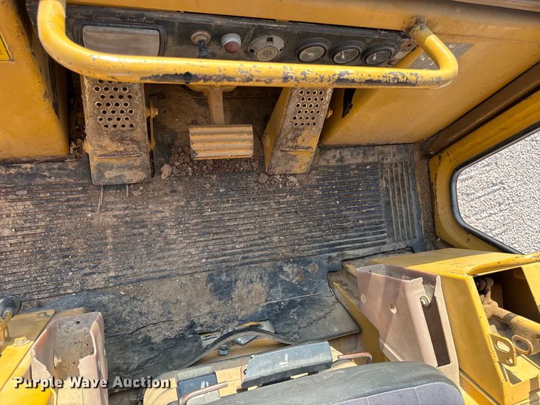 image for item EH6985 1993 Caterpillar 953B track loader