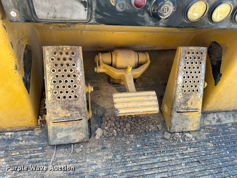 image for item EH6985 1993 Caterpillar 953B track loader