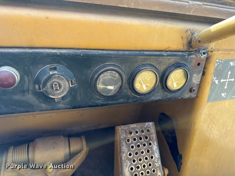 image for item EH6985 1993 Caterpillar 953B track loader