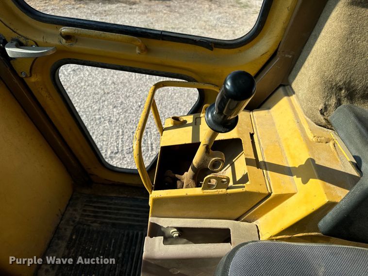 image for item EH6985 1993 Caterpillar 953B track loader