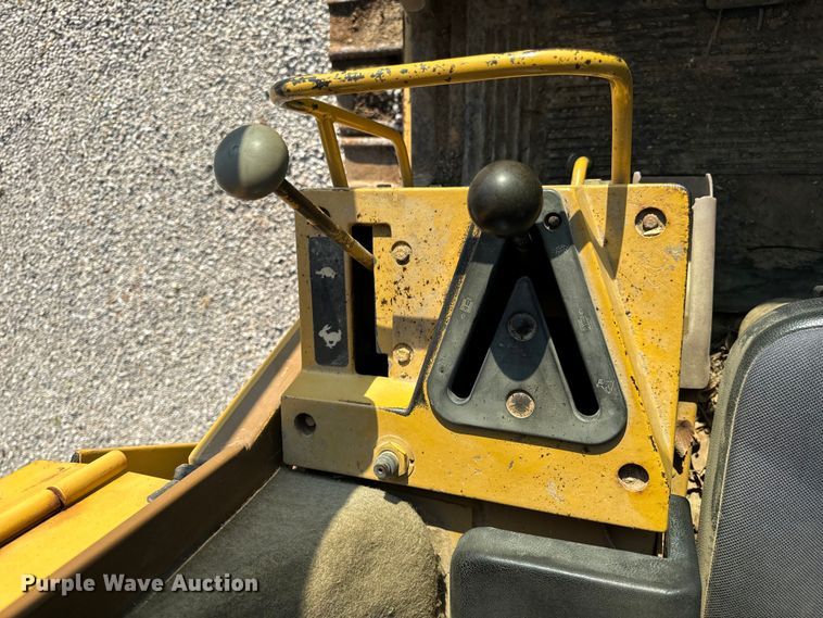 image for item EH6985 1993 Caterpillar 953B track loader